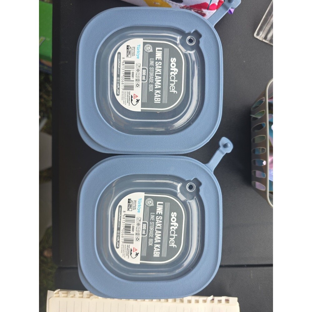 2 storage containers with lids